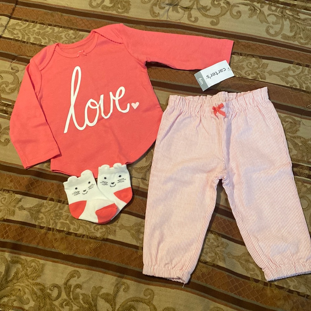 Carter’s girls outfit size 6 months